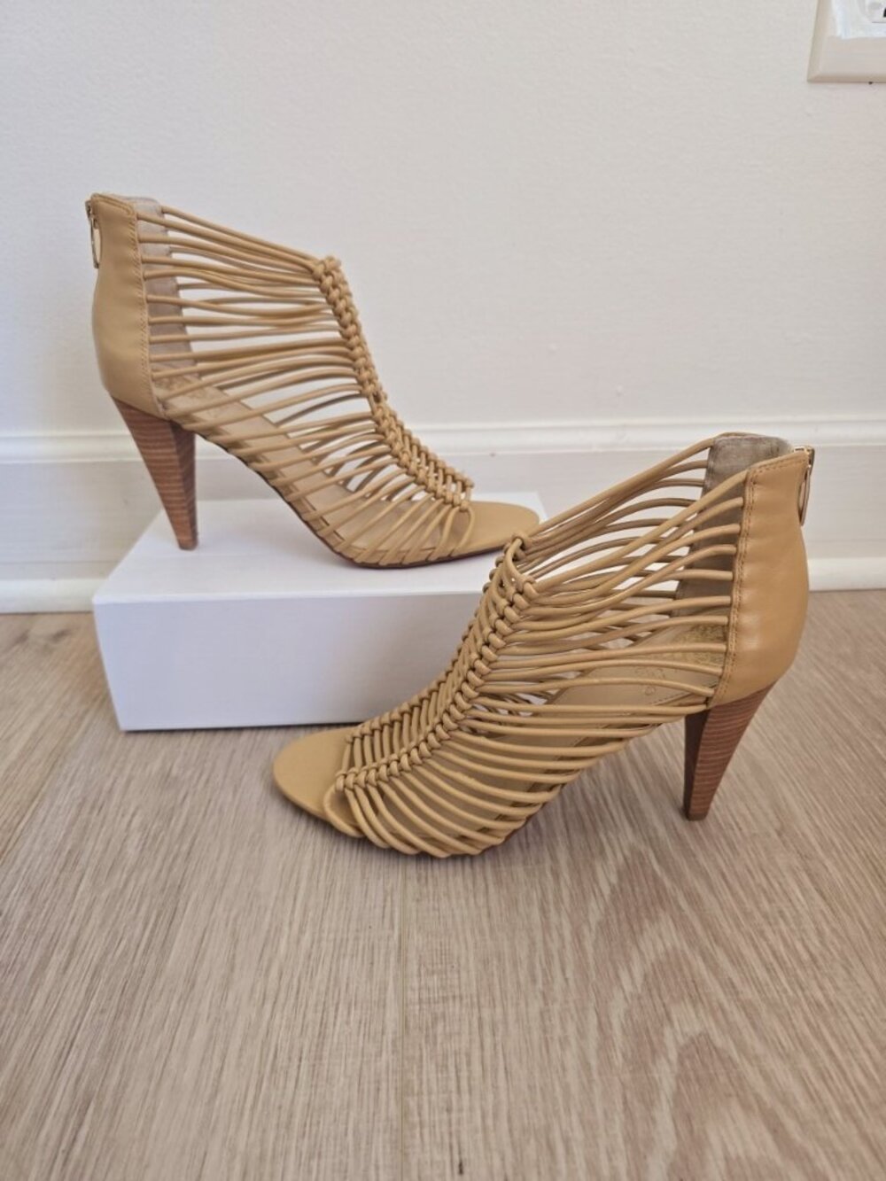 Vince Camuto Alsandra Strappy Cage Gladiator Sandals 9.5 Open Peep Toe Heels Tan